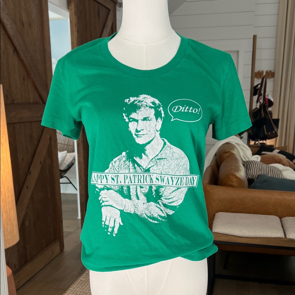 Cute green graphic tee. Prefect for St Patrick’s day.. worn a bit in good shape